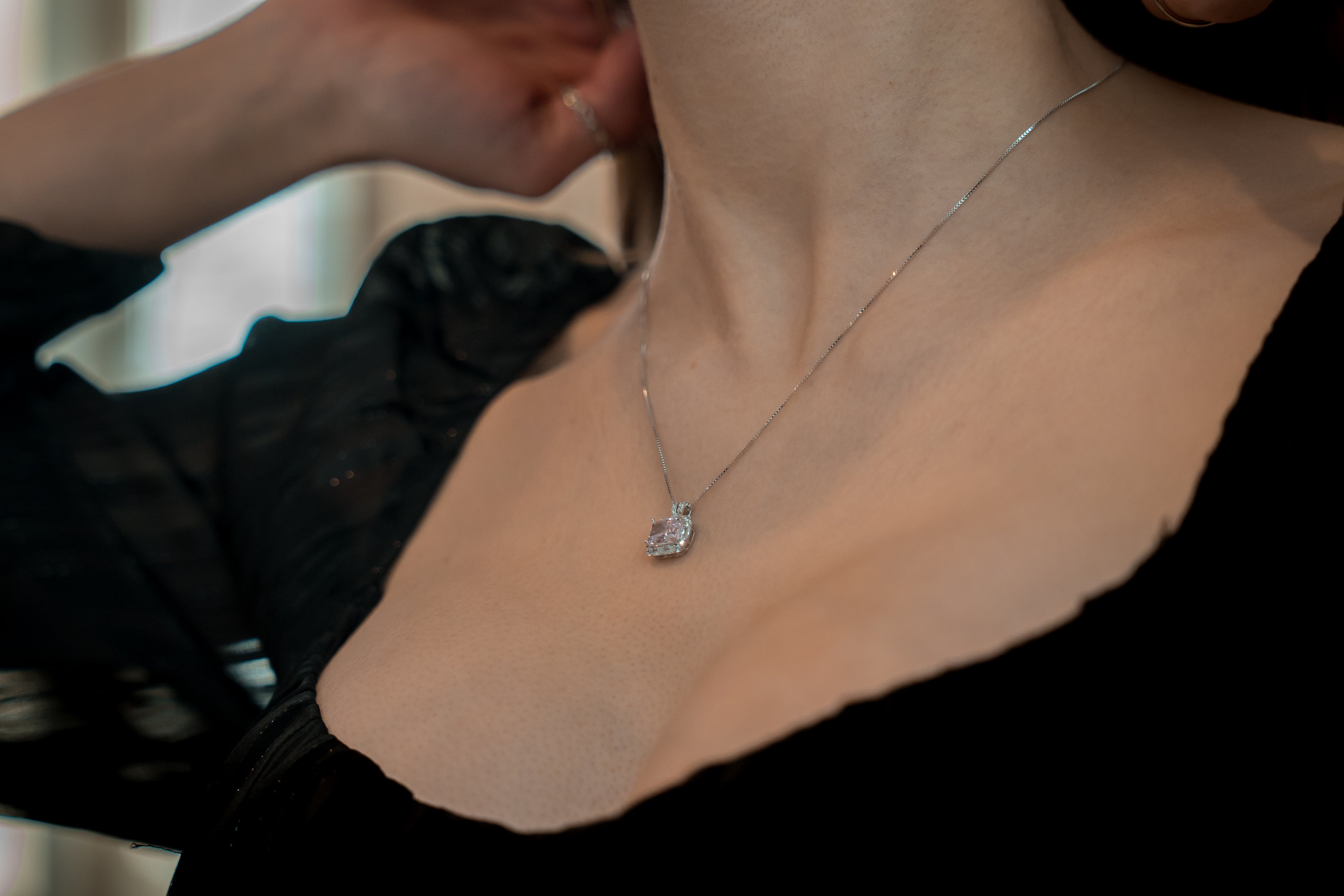 drop pendant necklace